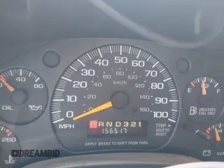 1998 Chevrolet Chevy Van z VIN 1GCGG25R5W1000785, wystawiony jako IAAI lot #41797093 z przebiegiem 156 517 mil mil oraz . Historia ofert i sprzedaży dostępna na DreamBid. Obrazek 7.