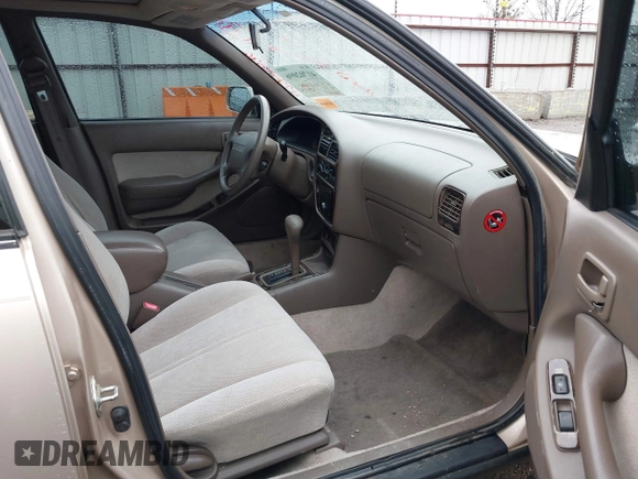 1996 Toyota Camry DX with VIN 4T1BG12K8TU738565, listed as a IAAI auction lot 41702096 with 100,587 mi miles. Bid and sale history available at carsss.com. Image 5.