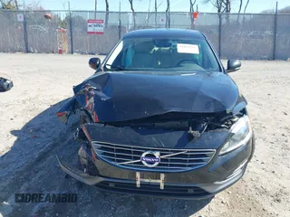 2017 Volvo S60 Inscription z VIN LYV402TK2HB130516, wystawiony jako IAAI lot #41822767 z przebiegiem 48 203 mil mil oraz . Historia ofert i sprzedaży dostępna na DreamBid. Obrazek 12.