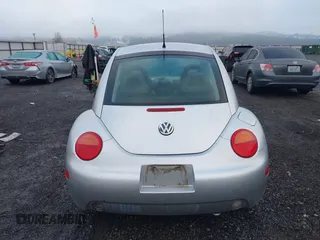 2000 Volkswagen Beetle GLX с VIN 3VWDD21C6YM469268, выставлен на аукционе IAAI как лот 41208322 с пробегом 169 546 миль миль и . История ставок и продаж доступна на DreamBid. Изображение 17.