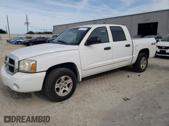 2005 Dodge Dakota SLT z VIN 1D7HW48N15S366026, wystawiony jako Copart lot #55510125 z przebiegiem 66 963 mil mil oraz Czysty tytuł • Clean title. Historia ofert i sprzedaży dostępna na DreamBid. Obrazek 1.