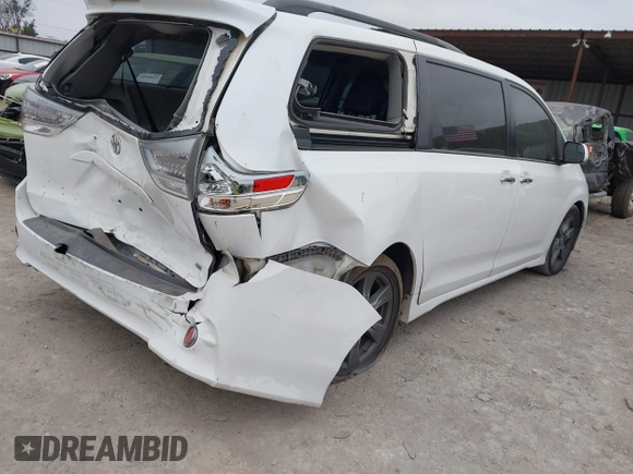 2018 Toyota Sienna SE with VIN 5TDXZ3DC3JS910458, listed as a IAAI auction lot 40980174 with 133,139 mi miles and . Bid and sale history available at DreamBid. Image 4.