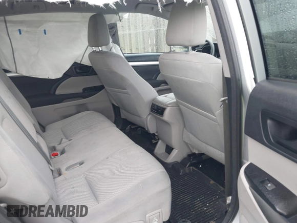 2018 Toyota Highlander LE z VIN 5TDZARFH2JS037796, wystawiony jako IAAI lot #42290819 z przebiegiem 62 638 mil mil oraz . Historia ofert i sprzedaży dostępna na DreamBid. Obrazek 8.