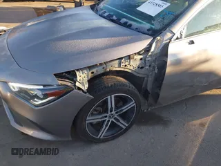 2020 Mercedes-Benz CLA 250 z VIN WDD5J4HB1LN036082, wystawiony jako IAAI lot #41528585 z przebiegiem 44 600 mil mil oraz . Historia ofert i sprzedaży dostępna na DreamBid. Obrazek 6.
