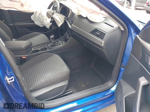 2024 Volkswagen Jetta S с VIN 3VW5M7BU2RM065135, выставлен на аукционе IAAI как лот 42272382 с пробегом 9 555 миль миль и . История ставок и продаж доступна на DreamBid. Изображение 5.