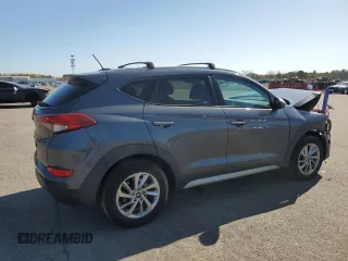 2017 Hyundai Tucson SE z VIN KM8J33A44HU376246, wystawiony jako Copart lot #52453345 z przebiegiem 97 306 mil mil oraz Szkody całkowita. Historia ofert i sprzedaży dostępna na DreamBid. Obrazek 3.