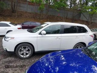 2014 Mitsubishi Outlander SE z VIN JA4AD3A37EZ015188, wystawiony jako IAAI lot #42281043 z przebiegiem 116 876 mil mil oraz . Historia ofert i sprzedaży dostępna na DreamBid. Obrazek 14.