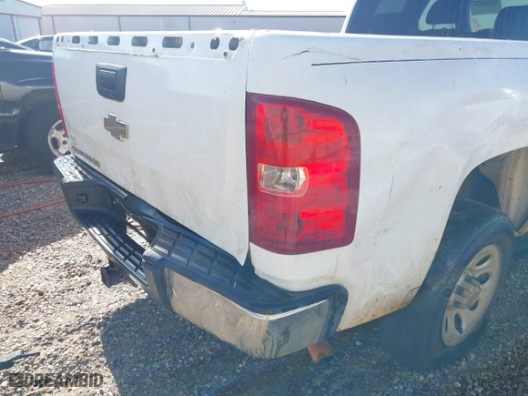 2008 Chevrolet Silverado 1500 LT w/1LT with VIN 2GCEC19C881269623, listed as a IAAI auction lot 41383949 with 431,928 mi miles. Bid and sale history available at carsss.com. Image 6.