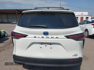 2021 Toyota Sienna XLE z VIN 5TDYRKEC6MS055675, wystawiony jako IAAI lot #42044563 z przebiegiem 7 470 mil mil oraz . Historia ofert i sprzedaży dostępna na DreamBid. Obrazek 17.