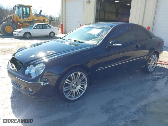 2005 Mercedes-Benz CLK-Class 3.2L with VIN WDBTJ65J75F133145, listed as a IAAI auction lot 41396211 with 195,884 mi miles. Bid and sale history available at carsss.com. Image 2.