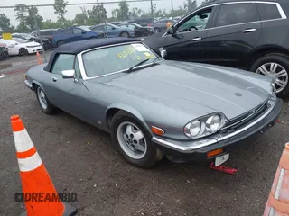 1988 Jaguar XJ with VIN SAJNV5848JC147213, listed as a IAAI auction lot 42696532 with 123,310 mi miles and . Bid and sale history available at DreamBid. Image 1.