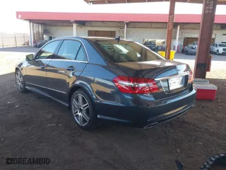 2010 Mercedes-Benz E-Class E 350 Luxury with VIN WDDHF8HB4AA069555, listed as a IAAI auction lot 39613371 with 94,454 mi miles. Bid and sale history available at carsss.com. Image 3.