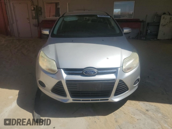 2014 Ford Focus SE z VIN 1FADP3K29EL239636, wystawiony jako Copart lot #59054945 z przebiegiem 130 960 mil mil oraz Czysty tytuł • Clean title. Historia ofert i sprzedaży dostępna na DreamBid. Obrazek 5.