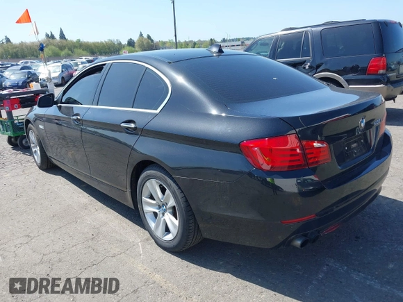 2012 BMW 5 Series 528i xDrive with VIN WBAXH5C54CDW07833, listed as a IAAI auction lot 42058437 with 118,213 mi miles and . Bid and sale history available at carsss.com. Image 3.