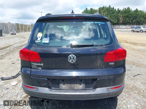 2017 Volkswagen Tiguan S z VIN WVGAV7AX3HK043141, wystawiony jako IAAI lot #42259813 z przebiegiem 63 151 mil mil oraz . Historia ofert i sprzedaży dostępna na DreamBid. Obrazek 17.