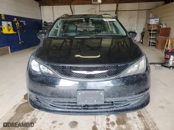 2020 Chrysler Voyager LXI with VIN 2C4RC1DG7LR268422, listed as a Copart auction lot 50420845 with 137,503 mi miles and Salvage Title. Bid and sale history available at carsss.com. Image 5.