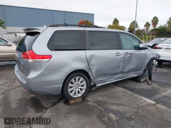 2012 Toyota Sienna XLE with VIN 5TDDK3DC9CS042847, listed as a IAAI auction lot 40970090 with 101,813 mi miles. Bid and sale history available at carsss.com. Image 4.