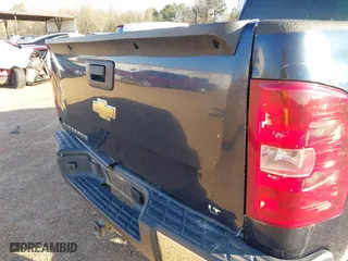 2007 Chevrolet Silverado 1500 LT w/1LT with VIN 2GCEC13C671544431, listed as a IAAI auction lot 41476046 with 133,476 mi miles. Bid and sale history available at carsss.com. Image 18.