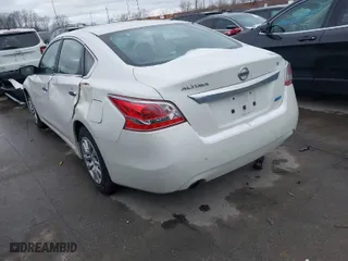 2013 Nissan Altima 2.5 S with VIN 1N4AL3AP6DN575016, listed as a IAAI auction lot 41710860 with 209,499 mi miles. Bid and sale history available at carsss.com. Image 3.