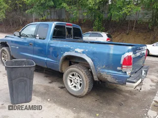 2002 Dodge Dakota с VIN 1B7GG12X62S641705, выставлен на аукционе IAAI как лот 42435567 с пробегом 176 930 миль миль и . История ставок и продаж доступна на DreamBid. Изображение 3.