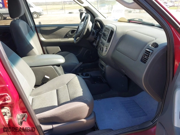 2003 Ford Escape XLT Popular with VIN 1FMYU03113KE12413, listed as a IAAI auction lot 41988476 with 157,817 mi miles. Bid and sale history available at carsss.com. Image 5.