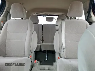 2020 Toyota Sienna LE Auto Access Seat z VIN 5TDKZ3DCXLS041015, wystawiony jako Copart lot #62779795 z przebiegiem 29 157 mil mil oraz Szkoda całkowita • Salvage title. Historia ofert i sprzedaży dostępna na DreamBid. Obrazek 10.