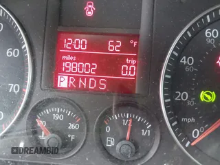 2008 Volkswagen Jetta S z VIN 3VWJM71K98M124551, wystawiony jako IAAI lot #42365053 z przebiegiem 198 002 mil mil oraz . Historia ofert i sprzedaży dostępna na DreamBid. Obrazek 7.