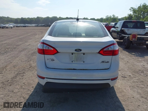 2014 Ford Fiesta S z VIN 3FADP4AJXEM211776, wystawiony jako IAAI lot #42574815 z przebiegiem 174 043 mil mil oraz . Historia ofert i sprzedaży dostępna na DreamBid. Obrazek 16.