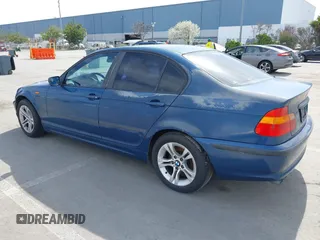 2003 BMW 3 Series 325i with VIN WBAAZ33493PH33881, listed as a IAAI auction lot 41866926 with 183,951 mi miles. Bid and sale history available at carsss.com. Image 3.