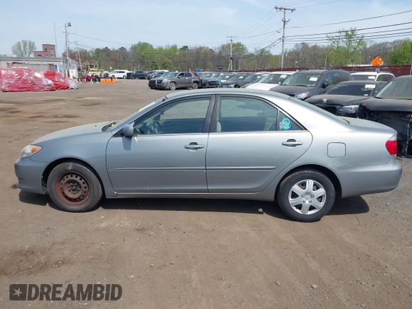 2006 Toyota Camry STD z VIN JTDBE32K063060782, wystawiony jako IAAI lot #42105775 z przebiegiem 304 961 mil mil oraz . Historia ofert i sprzedaży dostępna na DreamBid. Obrazek 14.