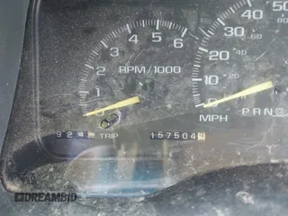 2000 GMC Sierra 3500 z VIN 1GTGC33R1YF502154, wystawiony jako IAAI lot #42183662 z przebiegiem 157 504 mil mil oraz . Historia ofert i sprzedaży dostępna na DreamBid. Obrazek 7.