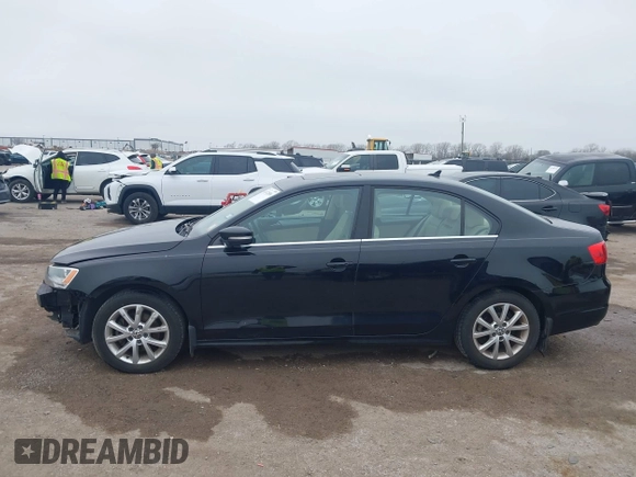2014 Volkswagen Jetta Sedan SE w/Connectivity with VIN 3VWD07AJ4EM370905, listed as a IAAI auction lot 41472856 with 146,662 mi miles. Bid and sale history available at carsss.com. Image 14.