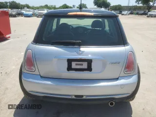 2005 MINI Hardtop z VIN WMWRC33555TJ70669, wystawiony jako Copart lot #57125935 z przebiegiem 100 228 mil mil oraz Czysty tytuł • Clean title. Historia ofert i sprzedaży dostępna na DreamBid. Obrazek 6.