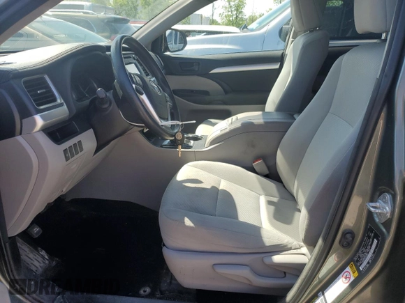 2016 Toyota Highlander LE z VIN 5TDBKRFH9GS285888, wystawiony jako Copart lot #58418395 z przebiegiem 75 512 mil mil oraz Szkoda całkowita • Salvage title. Historia ofert i sprzedaży dostępna na DreamBid. Obrazek 7.