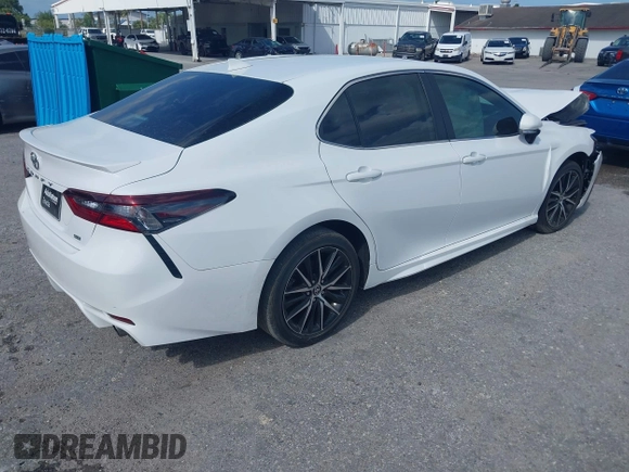 2022 Toyota Camry SE with VIN 4T1T11AK4NU675734, listed as a IAAI auction lot 41719703 with 34,473 mi miles. Bid and sale history available at carsss.com. Image 4.