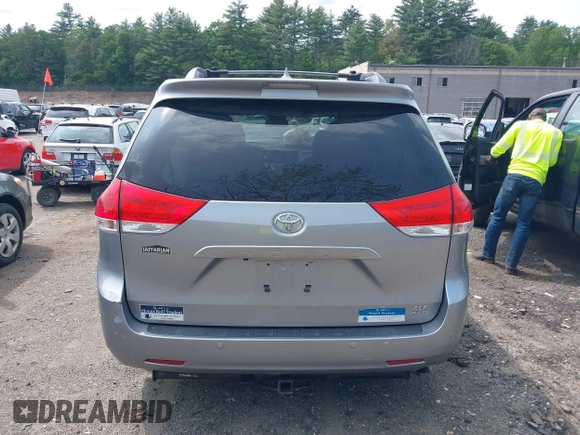 2012 Toyota Sienna XLE z VIN 5TDDK3DC5CS044692, wystawiony jako IAAI lot #42392574 z przebiegiem 185 242 mil mil oraz . Historia ofert i sprzedaży dostępna na DreamBid. Obrazek 16.