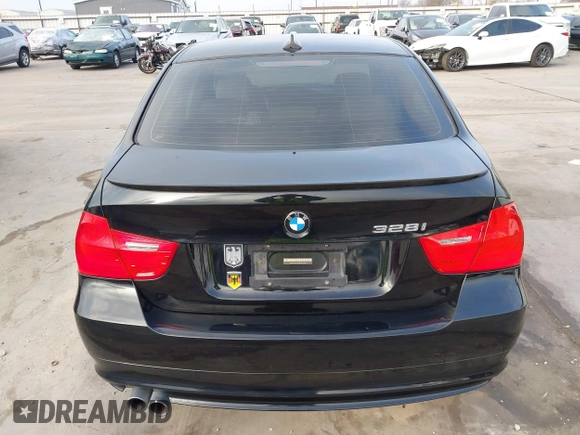 2011 BMW 3 Series 328i xDrive with VIN WBAPK5G50BNN24565, listed as a IAAI auction lot 41696511 with 112,008 mi miles. Bid and sale history available at carsss.com. Image 20.