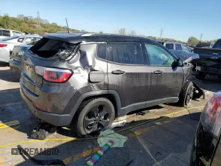 2020 Jeep Compass Latitude z VIN 3C4NJDBB0LT228175, wystawiony jako Copart lot #74743464 z przebiegiem 79 354 mil mil oraz Szkoda całkowita • Salvage title. Historia ofert i sprzedaży dostępna na DreamBid. Obrazek 3.