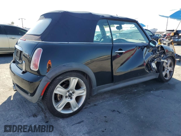 2005 MINI Convertible S z VIN WMWRH33415TF80610, wystawiony jako Copart lot #52642865 z przebiegiem 82 141 mil mil oraz Szkoda całkowita • Salvage title. Historia ofert i sprzedaży dostępna na DreamBid. Obrazek 3.