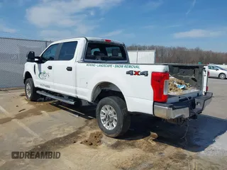 2017 Ford F-250 Lariat с VIN 1FT7W2B61HEC00975, выставлен на аукционе IAAI как лот 41722767 с пробегом 72 663 миль миль и . История ставок и продаж доступна на DreamBid. Изображение 3.