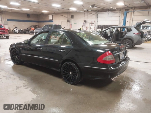 2007 Mercedes-Benz E-Class 3.5L with VIN WDBUF87XX7X214060, listed as a IAAI auction lot 41199590 with 136,011 mi miles. Bid and sale history available at carsss.com. Image 3.
