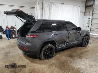2023 Jeep Grand Cherokee Laredo z VIN 1C4RJHAG7PC620674, wystawiony jako Copart lot #45369315 z przebiegiem 31 754 mil mil oraz Szkoda całkowita • Salvage title. Historia ofert i sprzedaży dostępna na DreamBid. Obrazek 3.