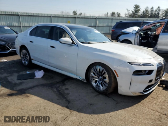 2023 BMW i7 xDrive60 z VIN WBY53EJ03PCM80194, wystawiony jako Copart lot #44192494 z przebiegiem Nie podano mil oraz . Historia ofert i sprzedaży dostępna na DreamBid. Obrazek 4.
