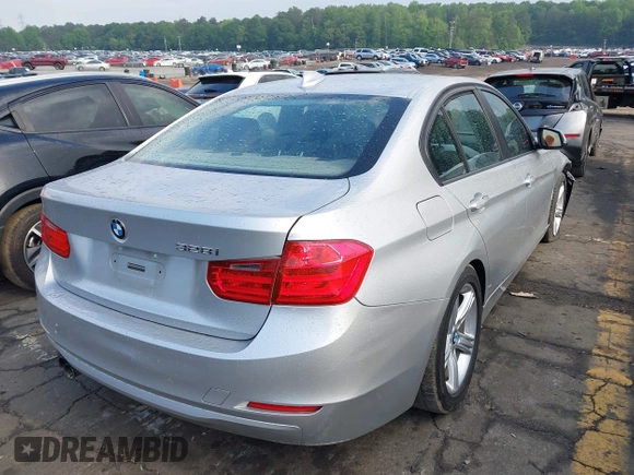 2013 BMW 3 Series 328i z VIN WBA3C1G57DNR48431, wystawiony jako IAAI lot #42156021 z przebiegiem 81 734 mil mil oraz . Historia ofert i sprzedaży dostępna na DreamBid. Obrazek 4.