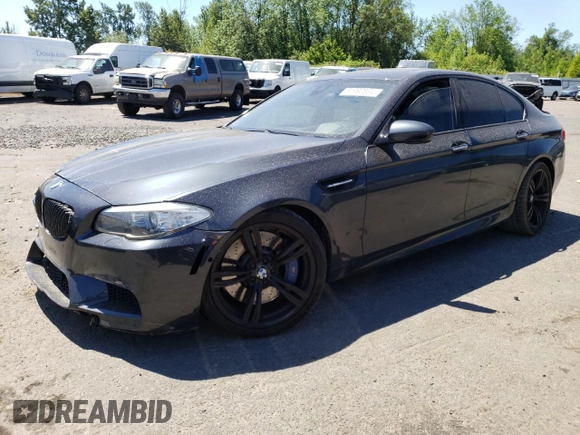 2013 BMW M5 z VIN WBSFV9C50DC774172, wystawiony jako Copart lot #61990854 z przebiegiem Nie podano mil oraz Szkoda całkowita • Salvage title. Historia ofert i sprzedaży dostępna na DreamBid. Obrazek 1.