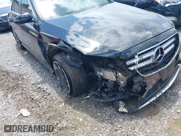 2018 Mercedes-Benz E-Class E 300 with VIN WDDZF4KB5JA345523, listed as a IAAI auction lot 39889766 with 782,391 mi miles. Bid and sale history available at carsss.com. Image 6.