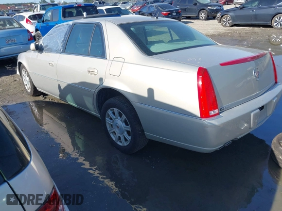 2008 Cadillac DTS 1SC z VIN 1G6KD57Y38U198313, wystawiony jako IAAI lot #42012714 z przebiegiem Nie podano mil oraz . Historia ofert i sprzedaży dostępna na DreamBid. Obrazek 3.