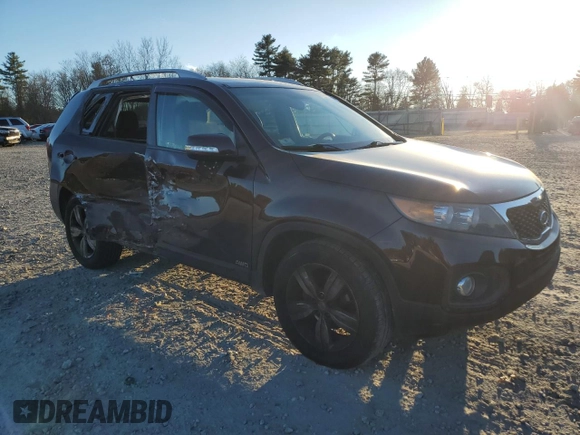 2013 Kia Sorento EX z VIN 5XYKUDA20DG335652, wystawiony jako Copart lot #82519494 z przebiegiem 107 705 mil mil oraz Czysty tytuł • Clean title. Historia ofert i sprzedaży dostępna na DreamBid. Obrazek 4.