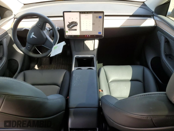 2025 Tesla Model Y Long Range with VIN 7SAYGDED4SF240354, listed as a Copart auction lot 52049745 with 6,785 mi miles and Salvage Title. Bid and sale history available at DreamBid. Image 8.