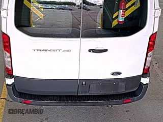 2020 Ford Transit Cargo z VIN 1FTBR1Y89LKA77943, wystawiony jako IAAI lot #42642576 z przebiegiem 144 064 mil mil oraz . Historia ofert i sprzedaży dostępna na DreamBid. Obrazek 4.